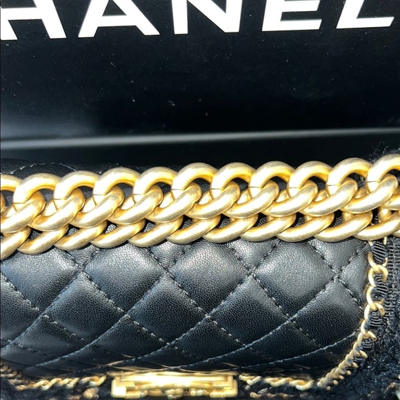 CHANEL Black and Gold tweed lambskin quilted braided jacket BOY flap bag - Picture 5 of 15